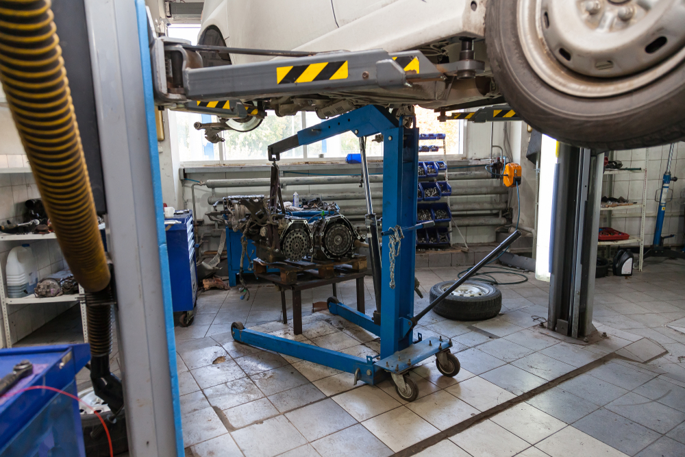 Featured image for “Choosing the Right Rotary Lift Fluid & Hydraulic Oil”
